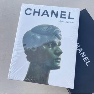 CHANEL Coffee Table Pictures Book